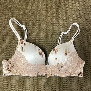 Victoria’s Secret Very Sexy Push-Up Pigeonnant Beige Leopard Bra 34A